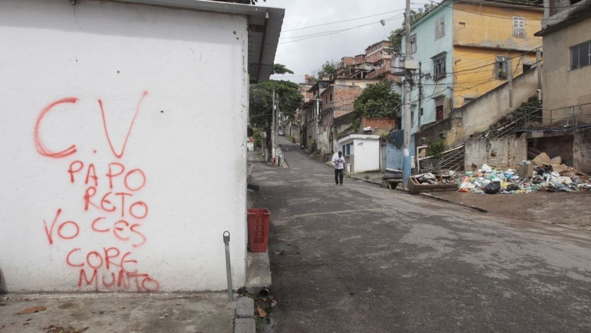 Polícia Militar prende 4 criminosos e apreende 5 fuzis em Magé