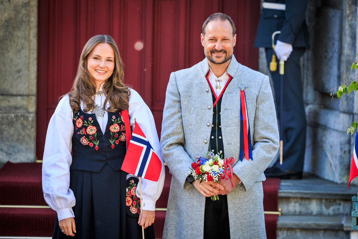 Após morte do pai, Haakon VIII assume trono da Noruega em meio a crises