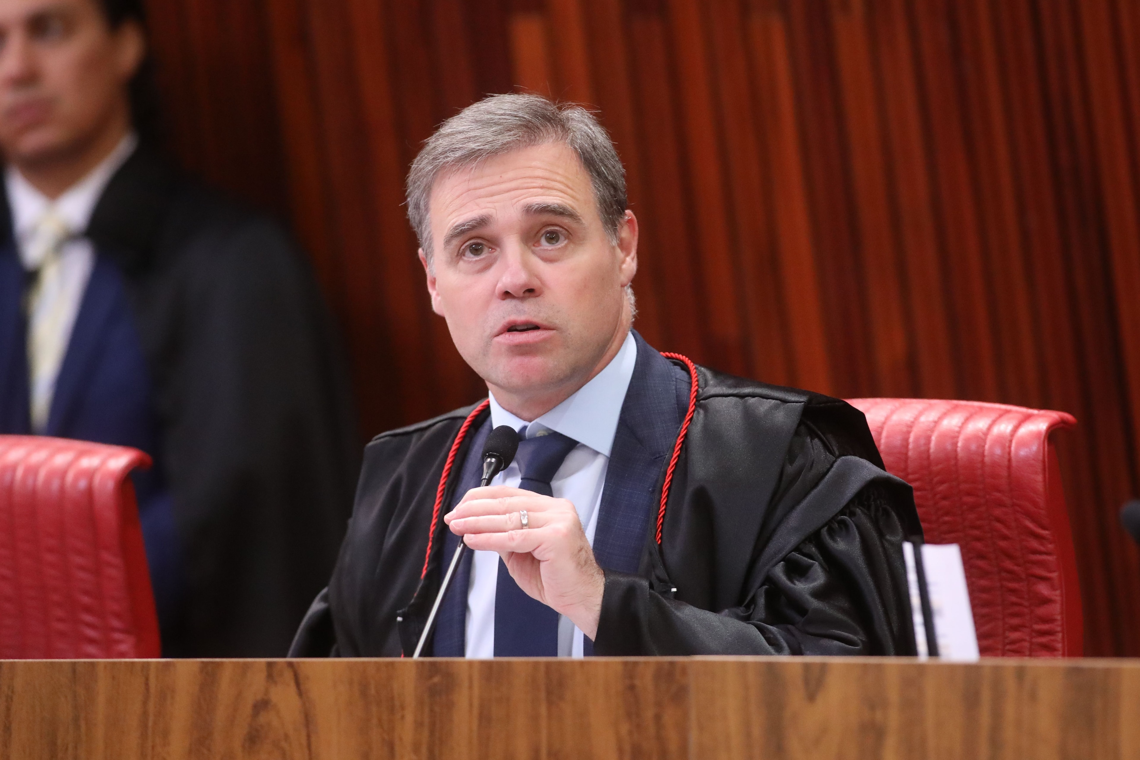 Real Time: Moro lidera cenários de 1º e 2º turnos ao governo do Paraná