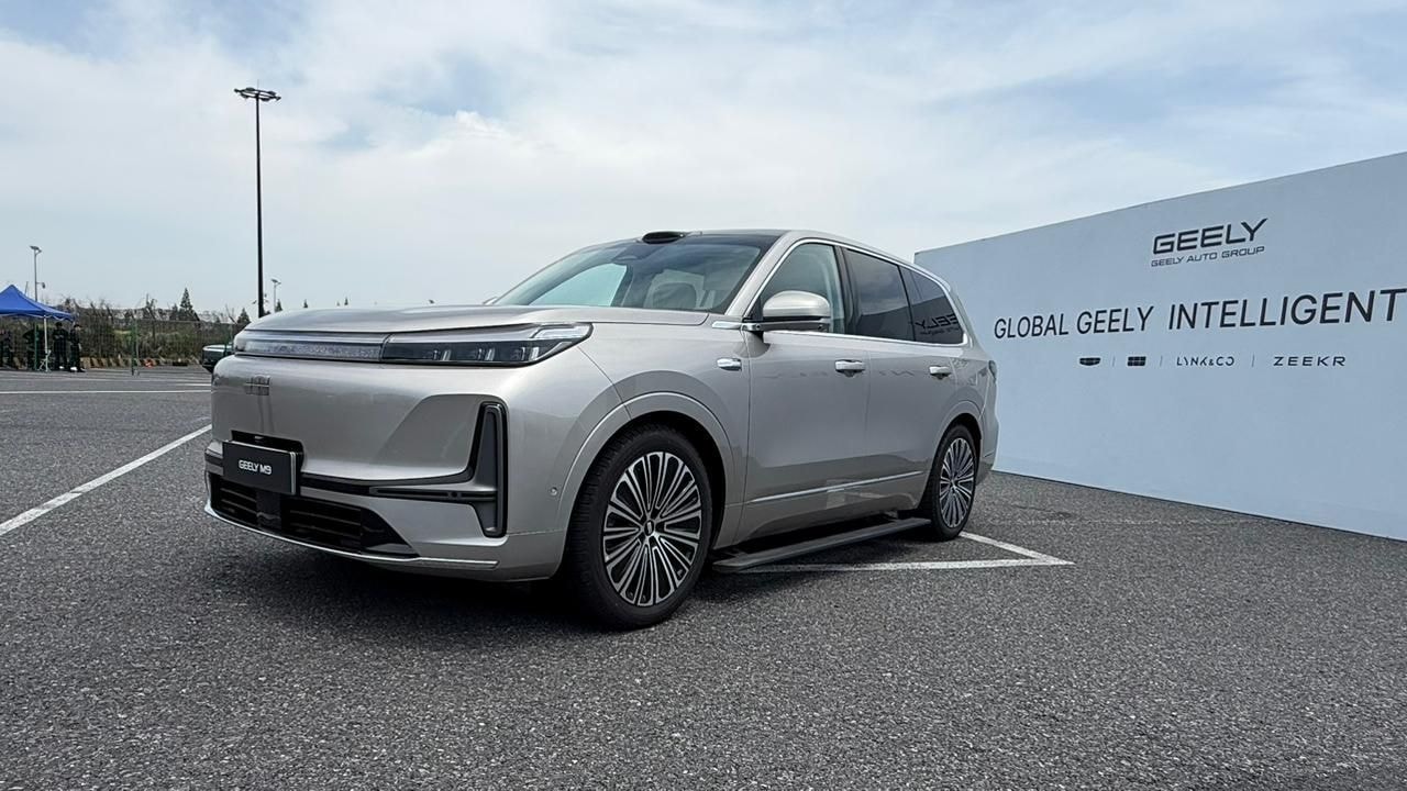 Nova Mercedes GLS Maybach ganha V8 eletrificado e mais isolamento acústico