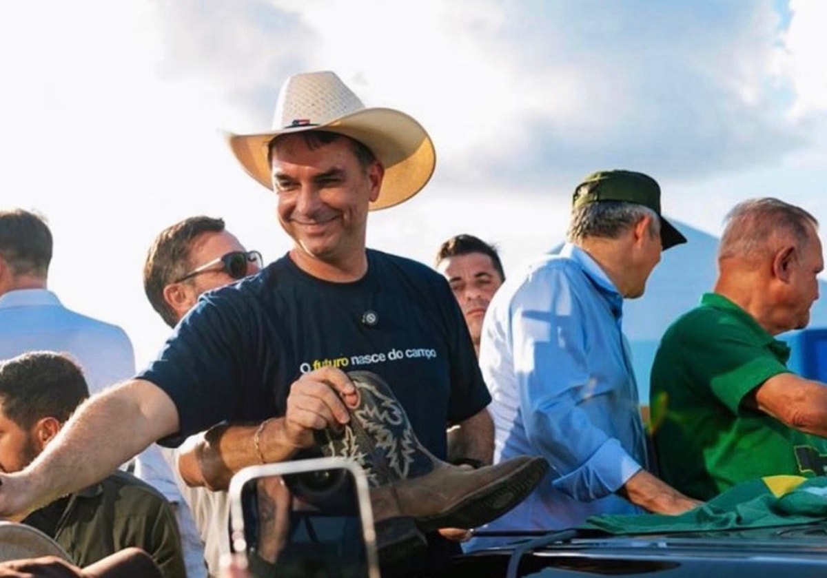 Em apoio a Zema, Flávio Bolsonaro critica "ativismo judicial" do STF