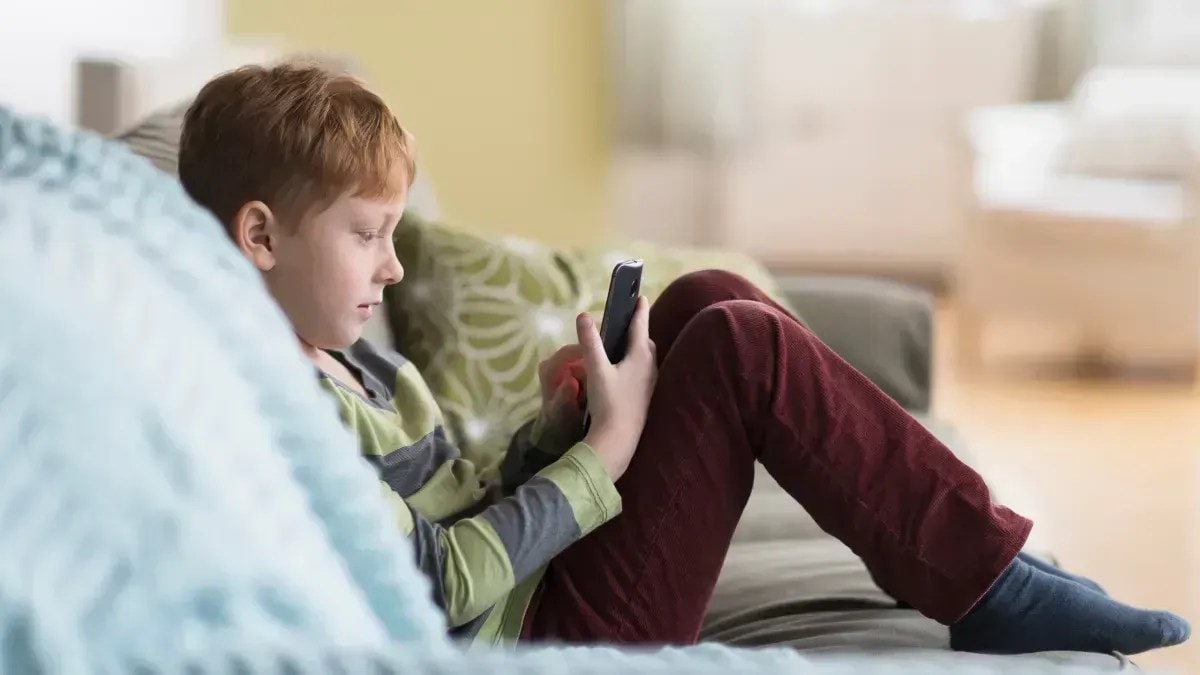 Malásia proíbe menores de 16 anos de criar contas em redes sociais