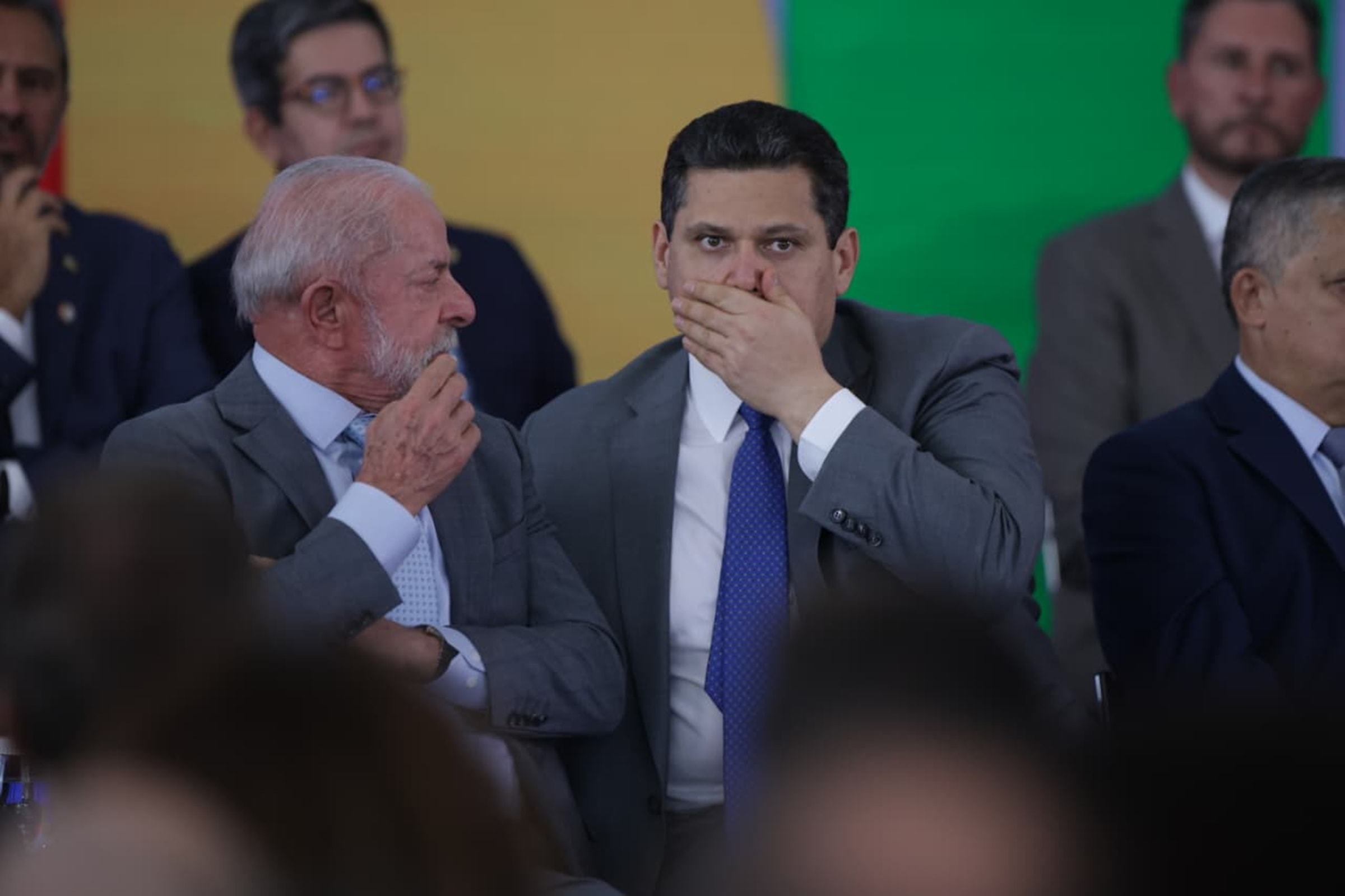 Fim da 6x1 tem dia decisivo com chance de votação em 2 turnos no Senado