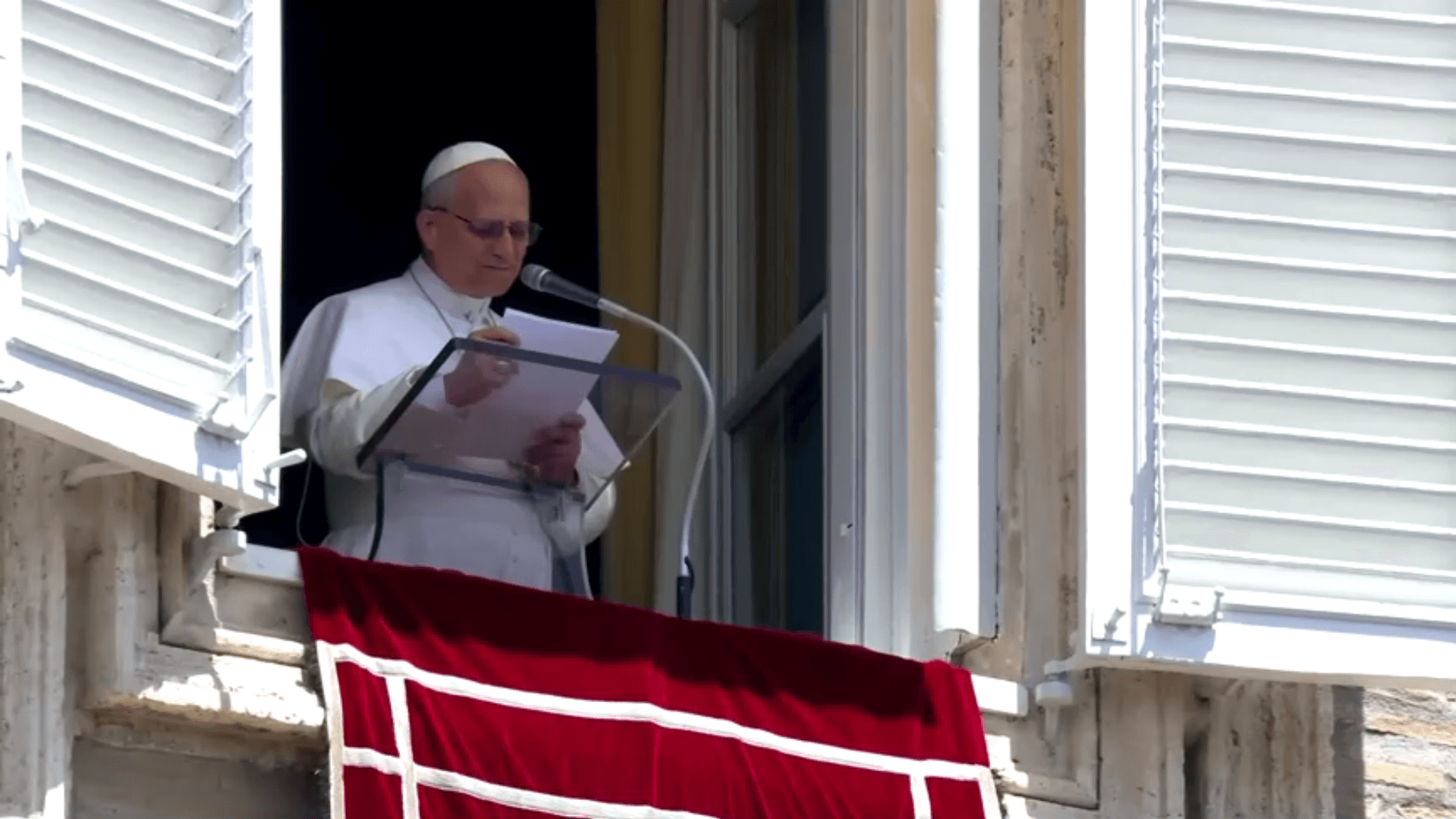 Papa Leão alerta no Parlamento da Espanha que mundo está em profunda crise