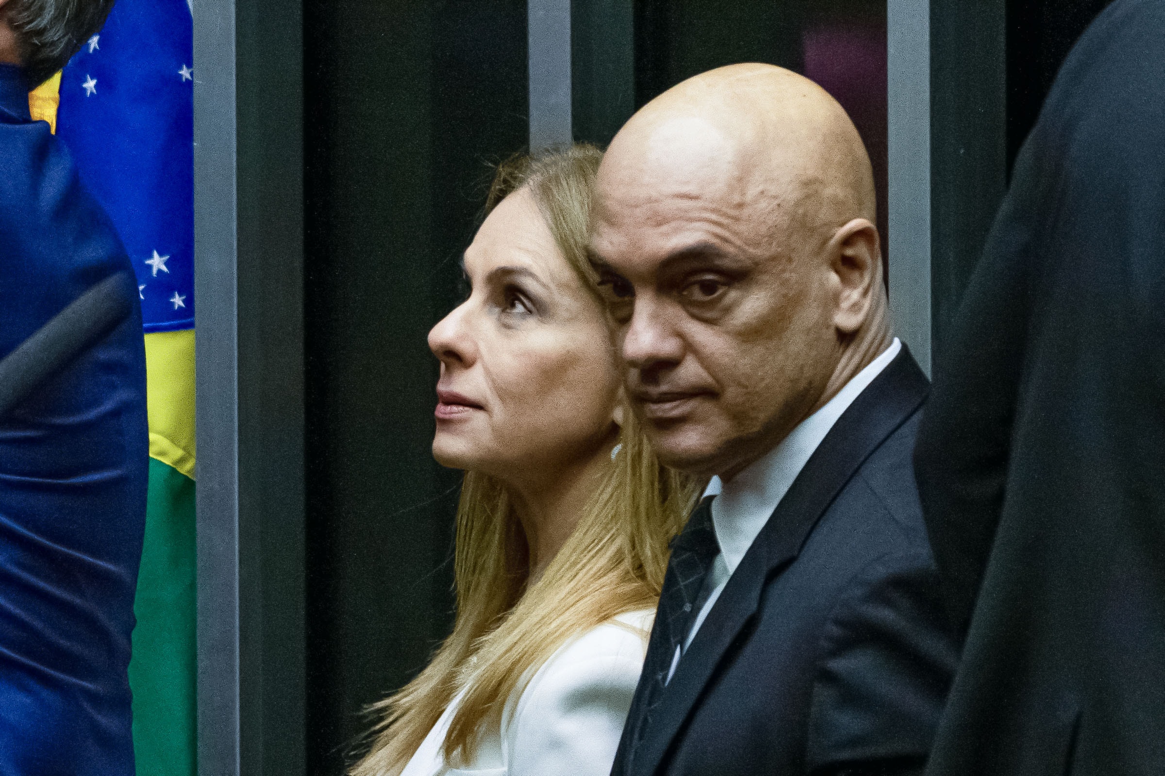 Justiça rejeita ação da família de Moraes contra Alessandro Vieira