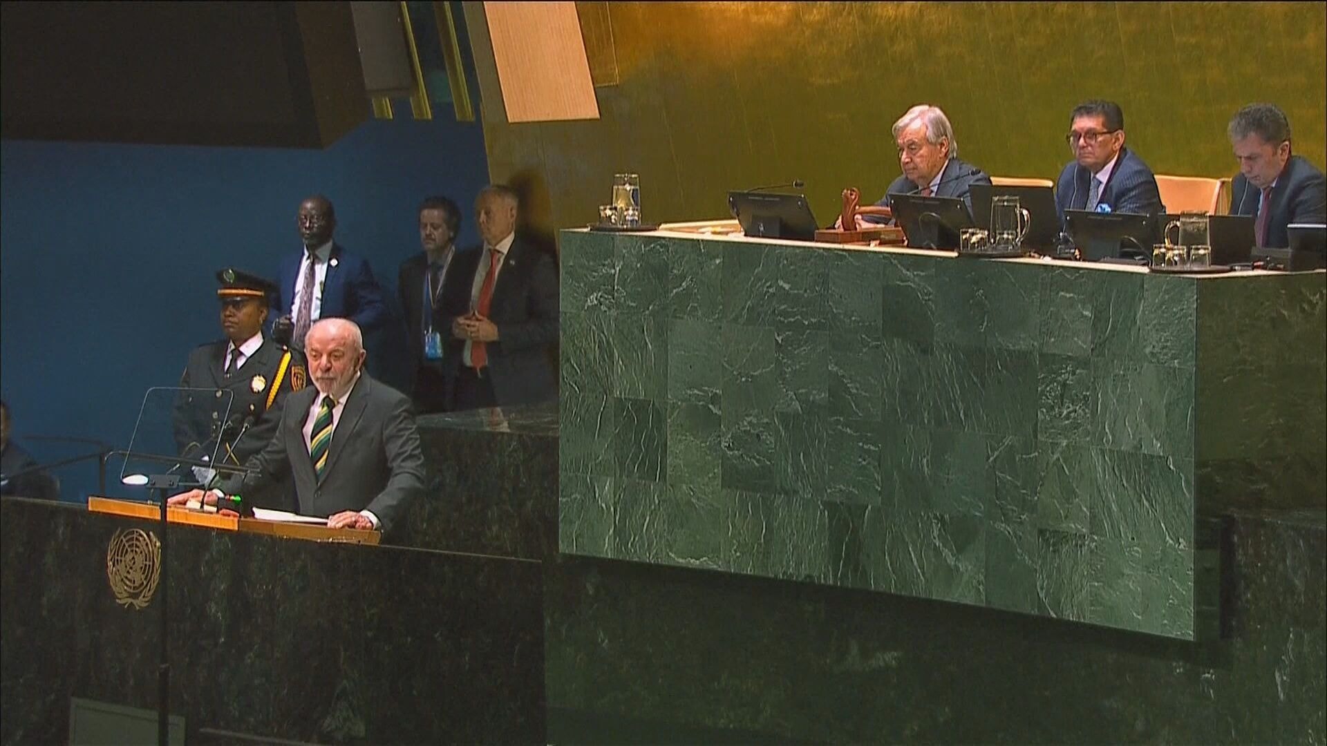 Na ONU, Trump assina acordo sobre maior presença militar na Groenlândia