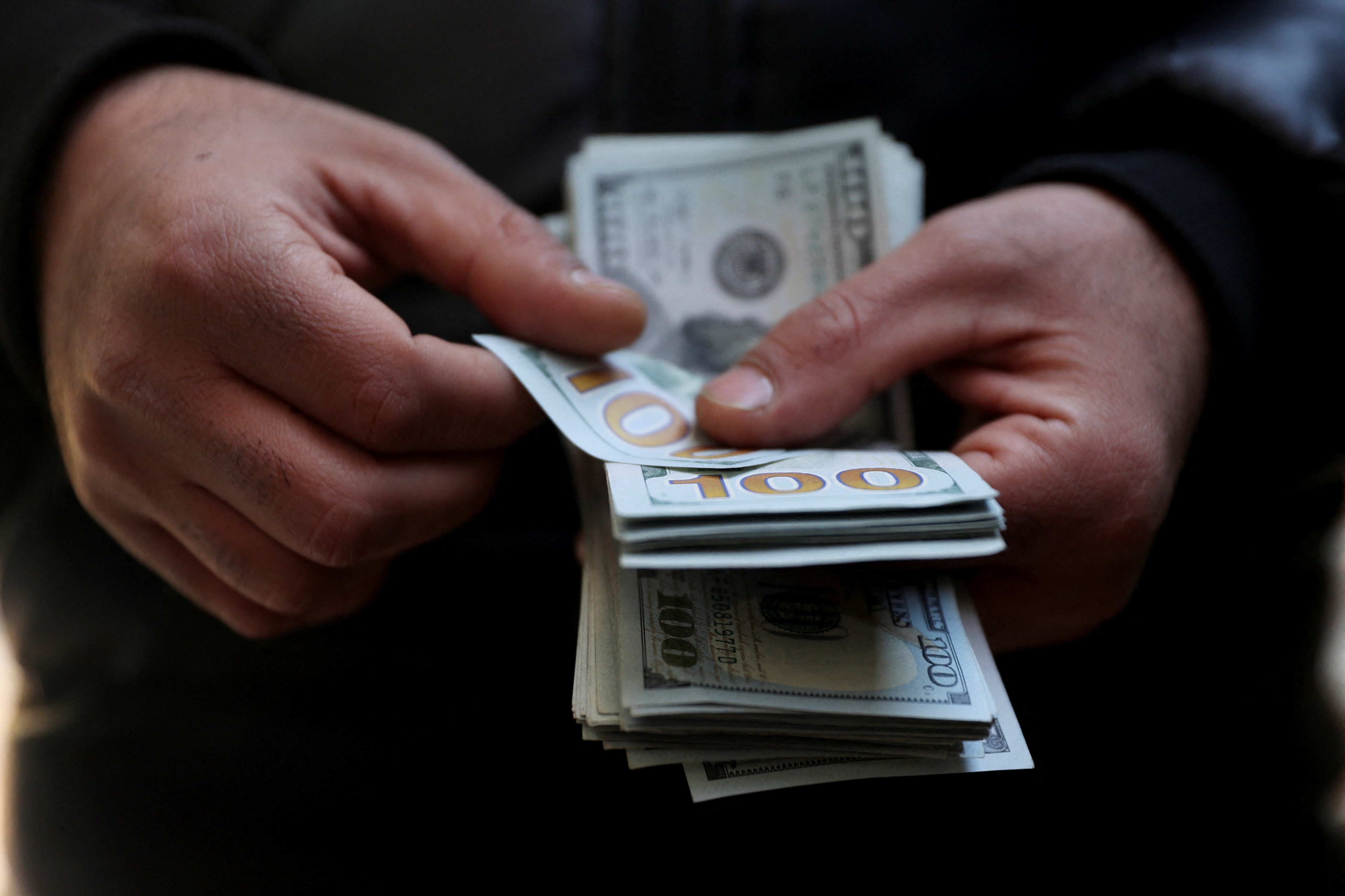 Dólar hoje recua após dados de inflação nos EUA e ganhos da véspera