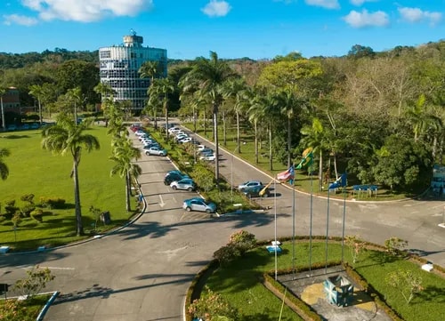 Estudantes são hospitalizados após termômetro com mercúrio quebrar em universidade na Bahia