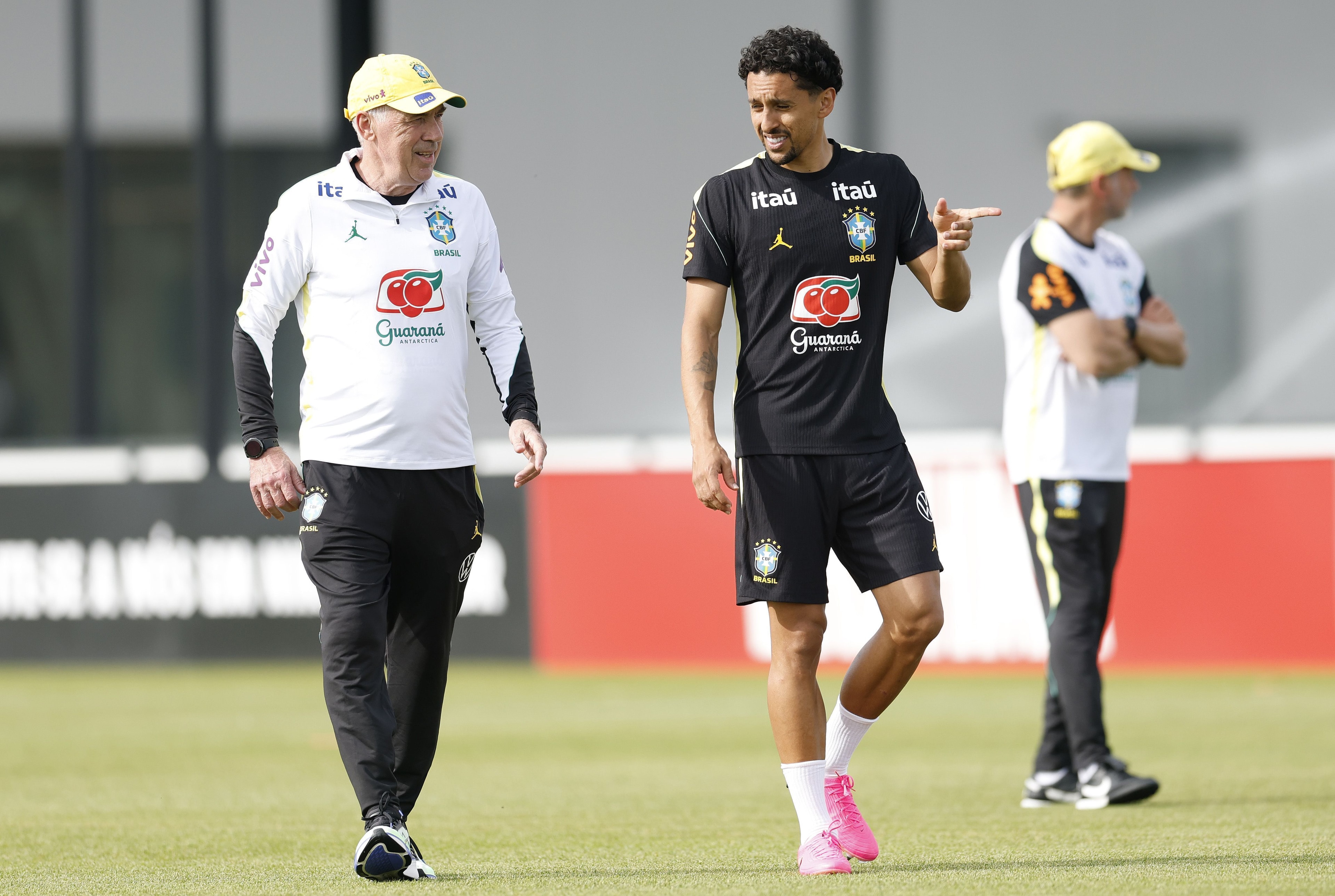 Ancelotti faz testes em treino do Brasil antes de amistoso contra o Egito