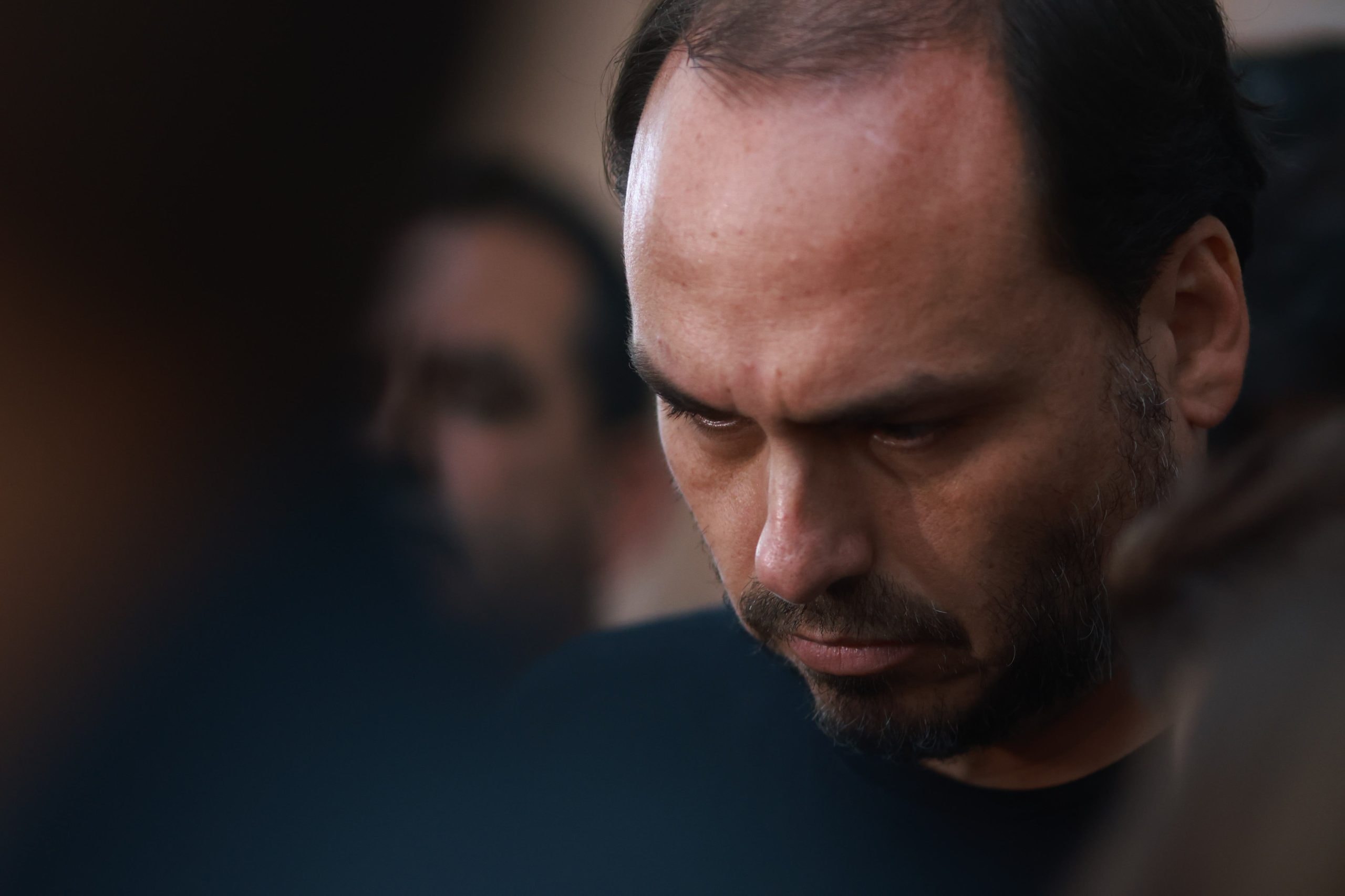 Em post enigmático a Valdemar, Carlos Bolsonaro ataca “inércia” do PL