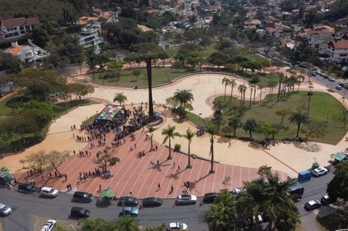 Praça do Papa é reaberta em BH após revitalização de R$ 11,9 milhões