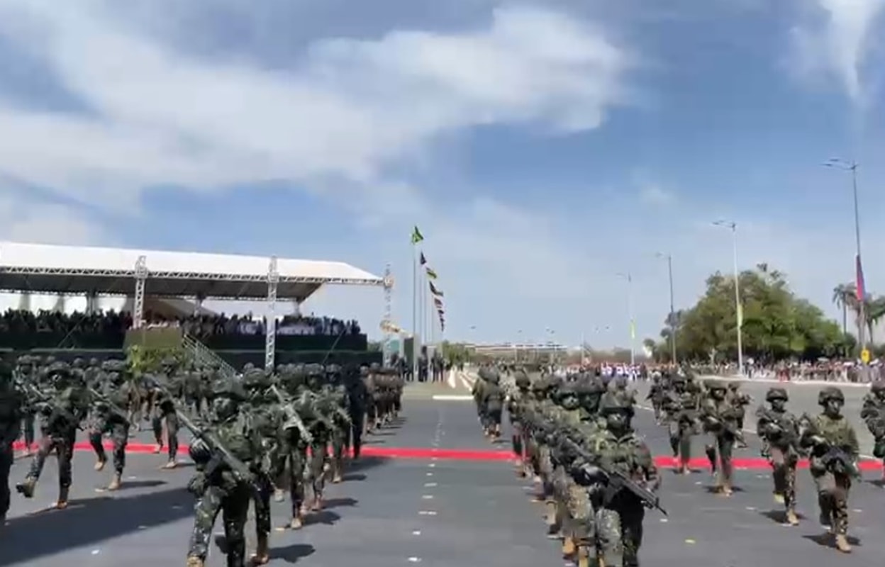 Com Lula, chefe do Exército destaca investimentos e presença feminina