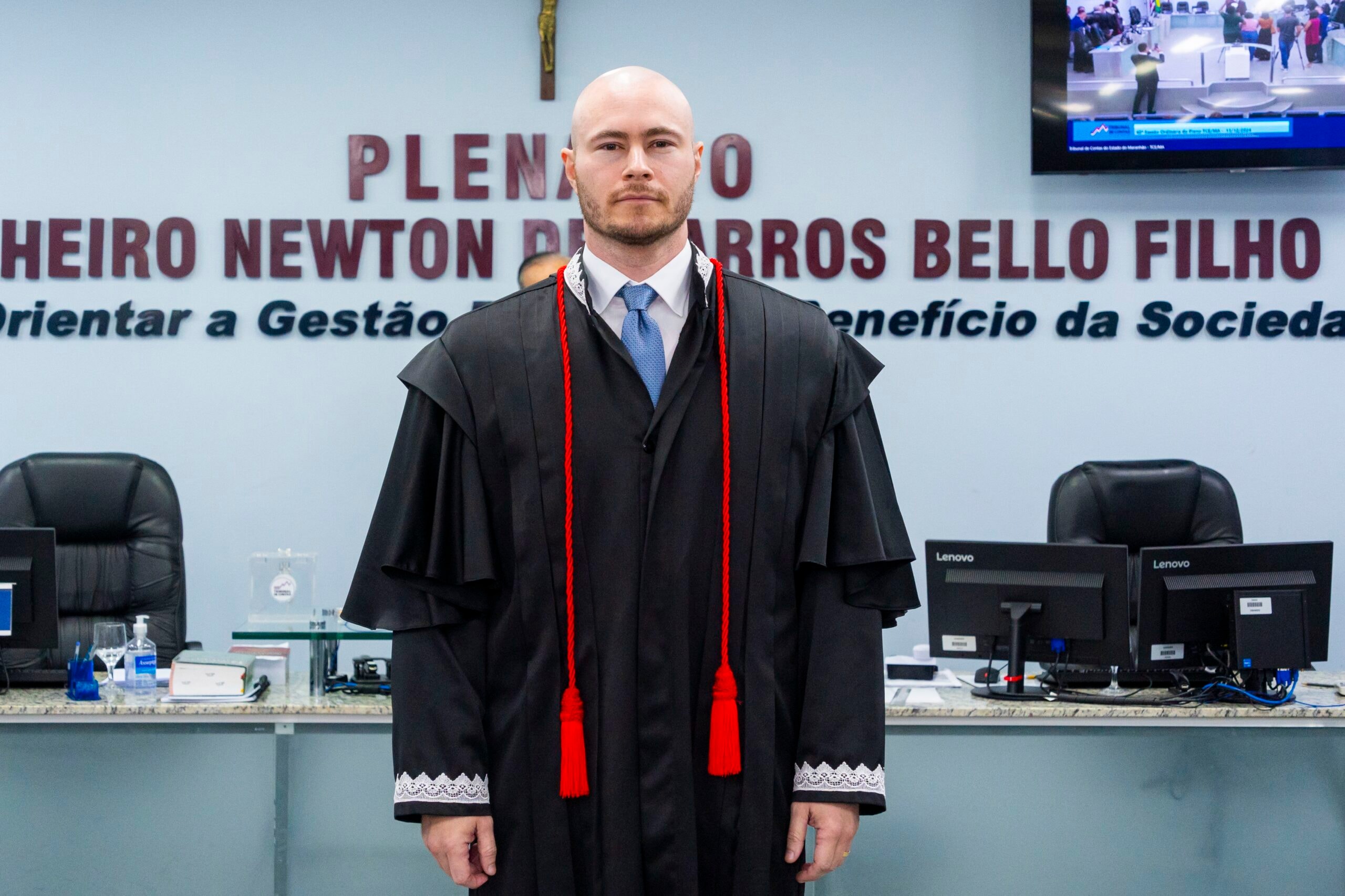 Dino afasta sobrinho de governador do Maranhão do Tribunal de Contas