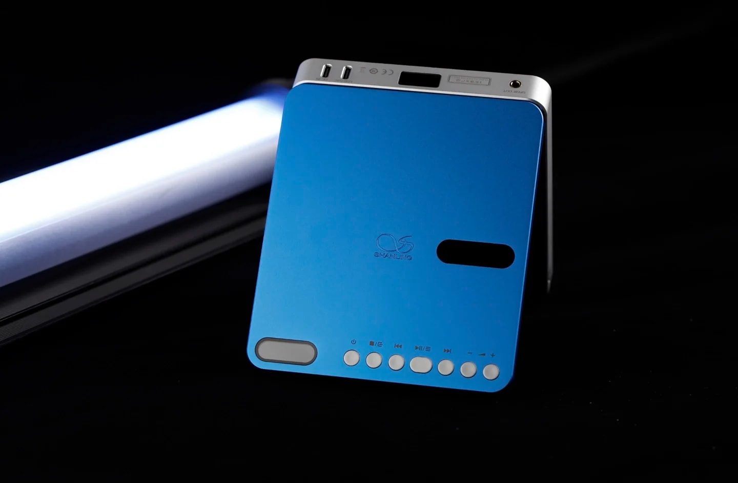 "Discman do futuro" une USB-C, áudio hi-fi, Bluetooth 6.0 e bateria para 12h de música