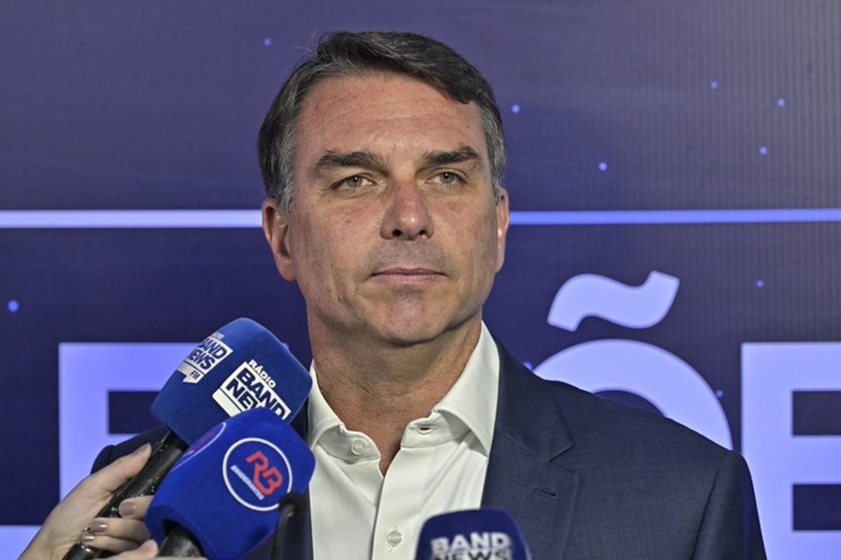 TSE nega pedido de Flávio para suspender mensagens do governo federal