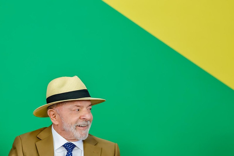 Lula chama juros do cartão de ‘crime’ e diz que quer limitar número de cartões