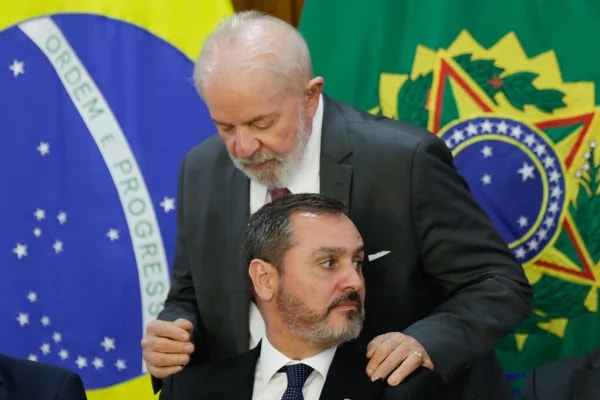 Com desaprovação do governo em alta, crise na PF pressiona campanha de Lula