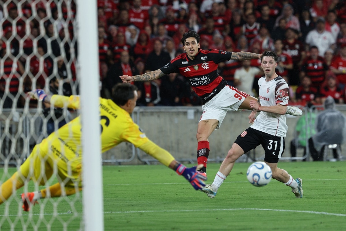 Dirigente do Estudiantes ironiza Jardim sobre final: “A gente convida”