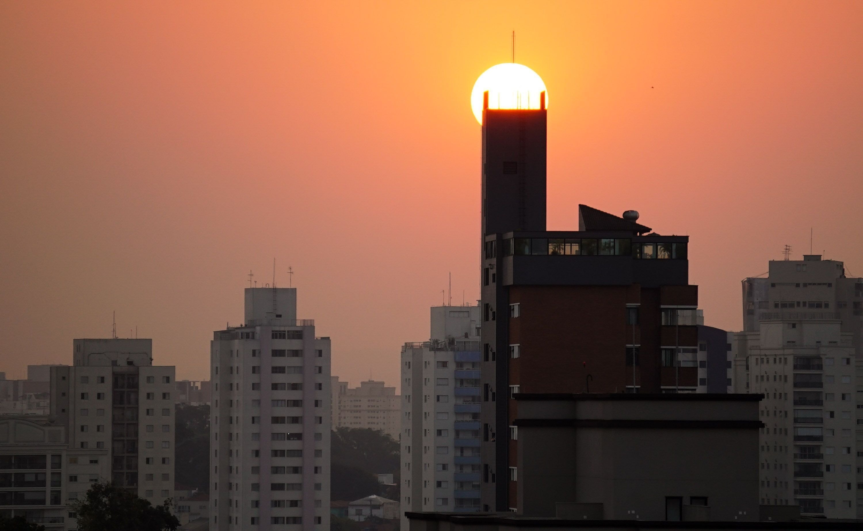 Frente fria chega em São Paulo e temperaturas caem nos próximos dias