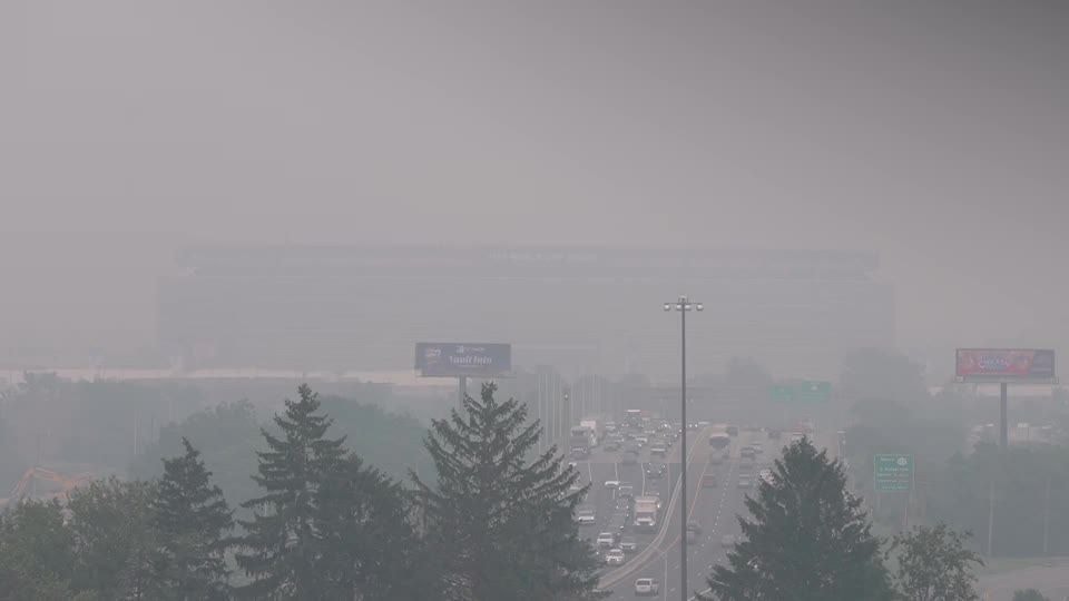 Vídeo: Fumaça de incêndios florestais do Canadá cobre céu dos EUA