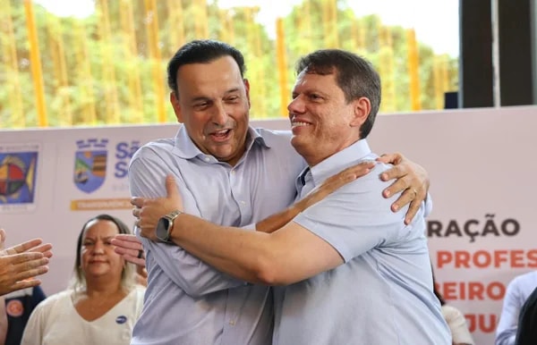 Favorito, Tarcísio inicia campanha em busca de votos da Grande SP