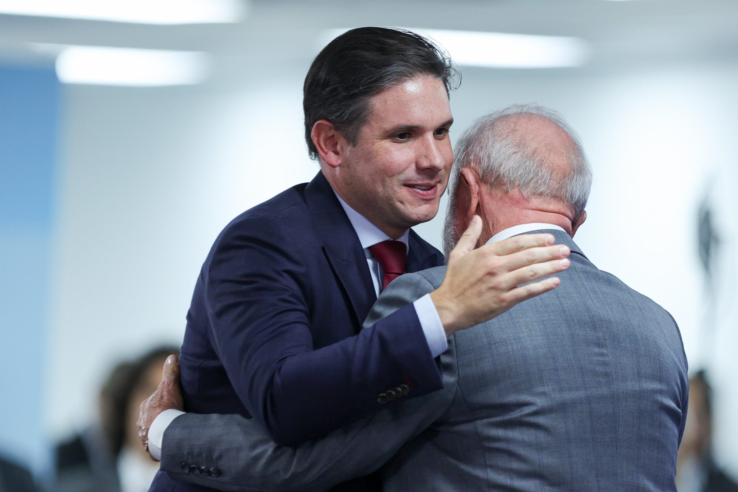 Escala 6x1 e PL dos Apps: saiba o que Lula e Motta discutiram em almoço