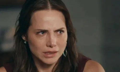 Quem Ama Cuida: Adriana se choca com personagem inesperado em tribunal