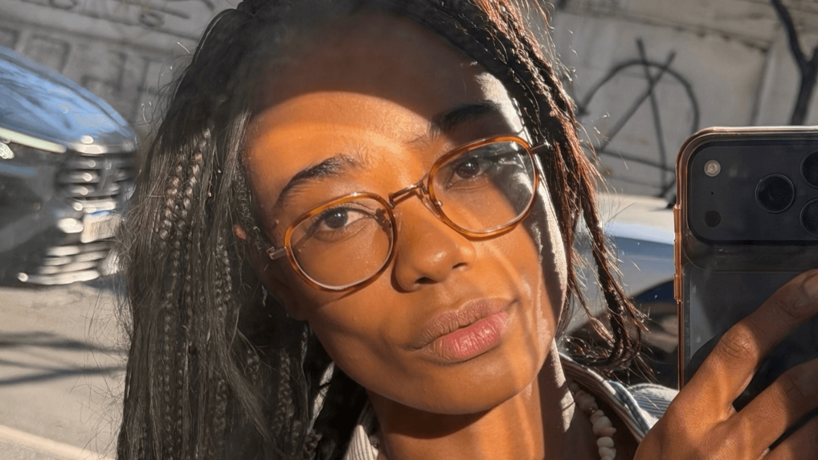 Quem é a modelo Dandara Couto, de 27 anos, desaparecida em São Paulo