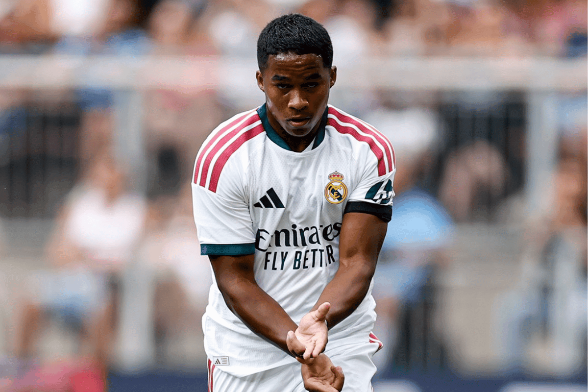 Em meio a rumores de saída, Endrick recebe a camisa 9 do Real Madrid