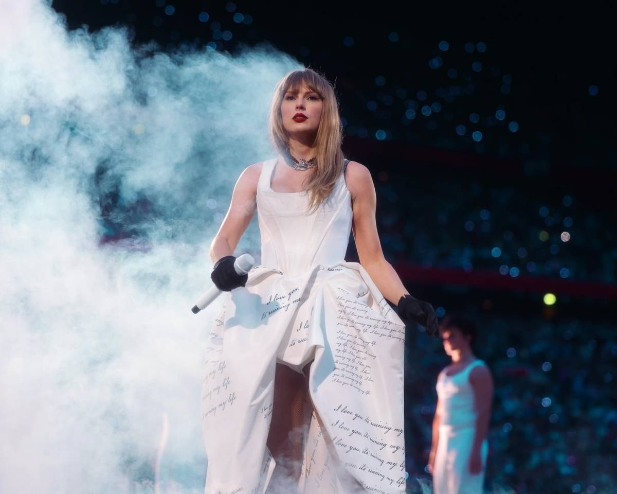 Vestido de noiva de Taylor Swift é assunto viral em desfile da Dior