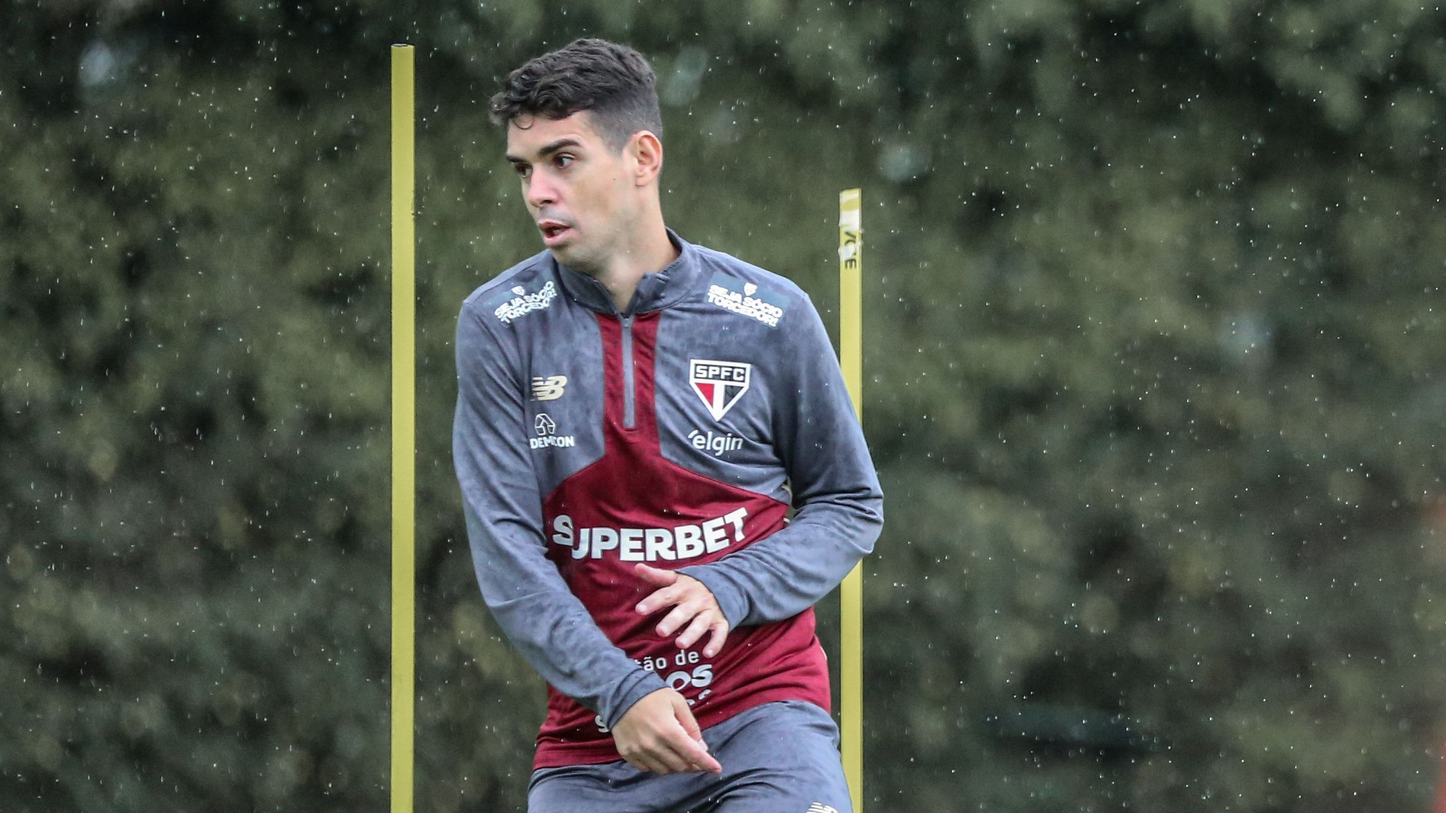 Santos x Flamengo: escalações e onde assistir ao jogo do Brasileirão