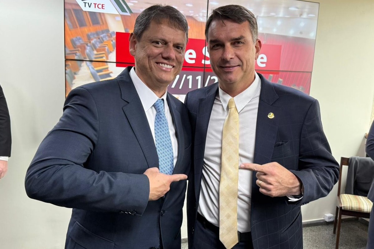 Tarcísio projeta voto útil e atua para quebrar resistências a Flávio