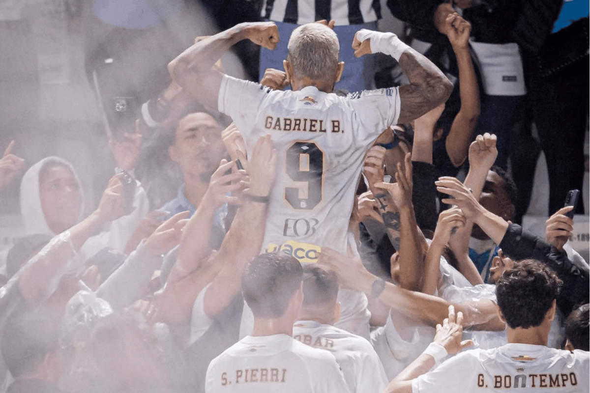 Santos bate o Vitória e volta a vencer no Brasileirão