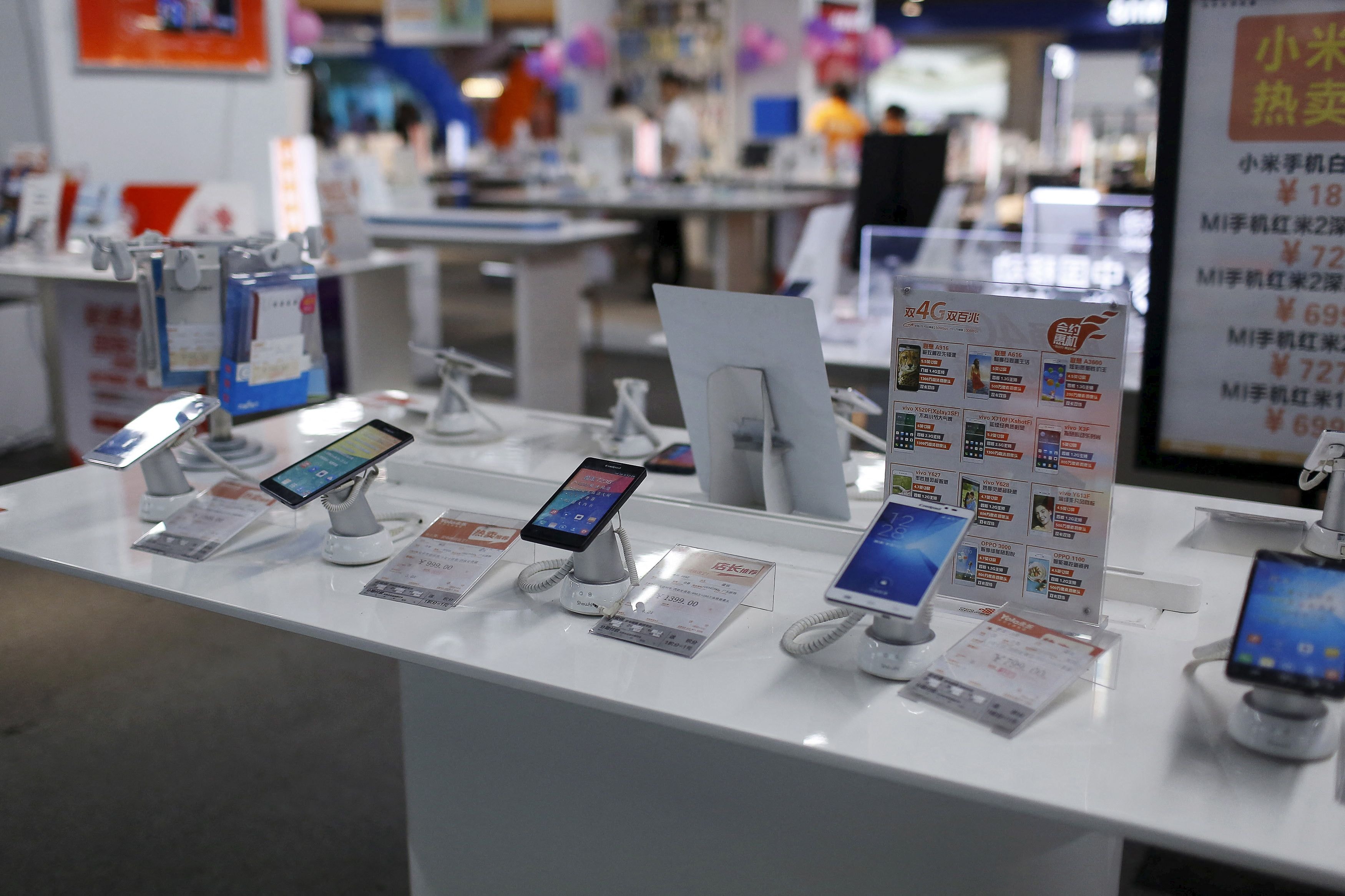 AT&T lucra mais que o esperado no 3º trimestre e eleva projeção anual