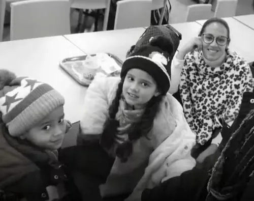 Mãe e filhos de 7 e 9 anos morrem após batida entre carros na Bahia