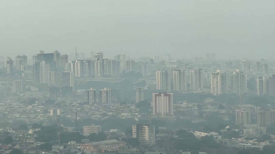 Manaus bate novo recorde de temperatura e fumaça encobre a cidade pela 6ª vez em 15 dias