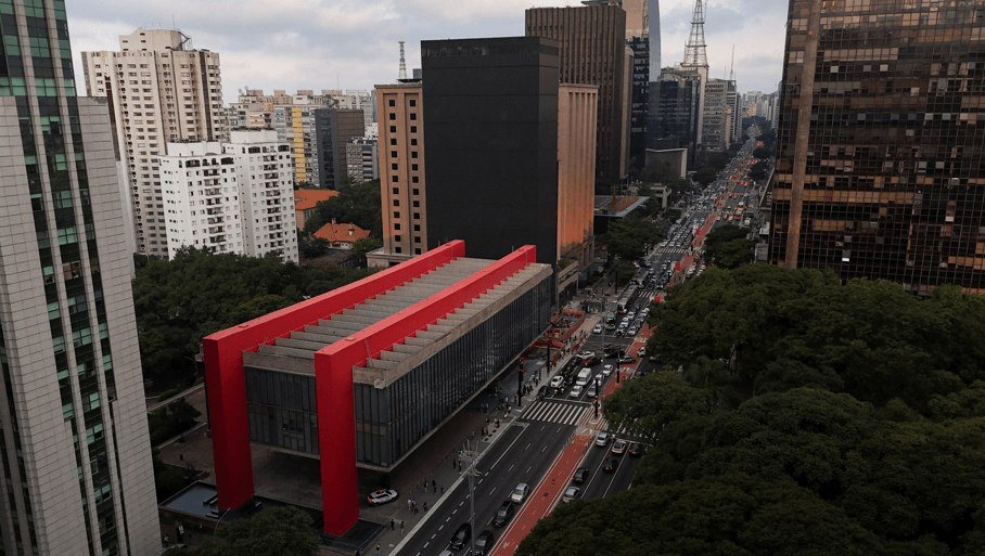 XP vê “ressaca” antes da hora na economia e derruba projeção do PIB de 2026