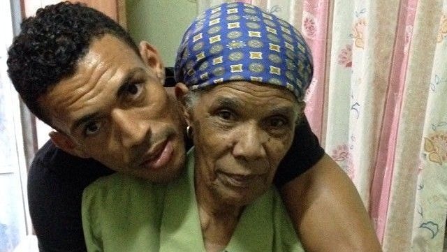 Após problema com visto, mãe de Vozinha vai à Copa do Mundo; entenda o caso