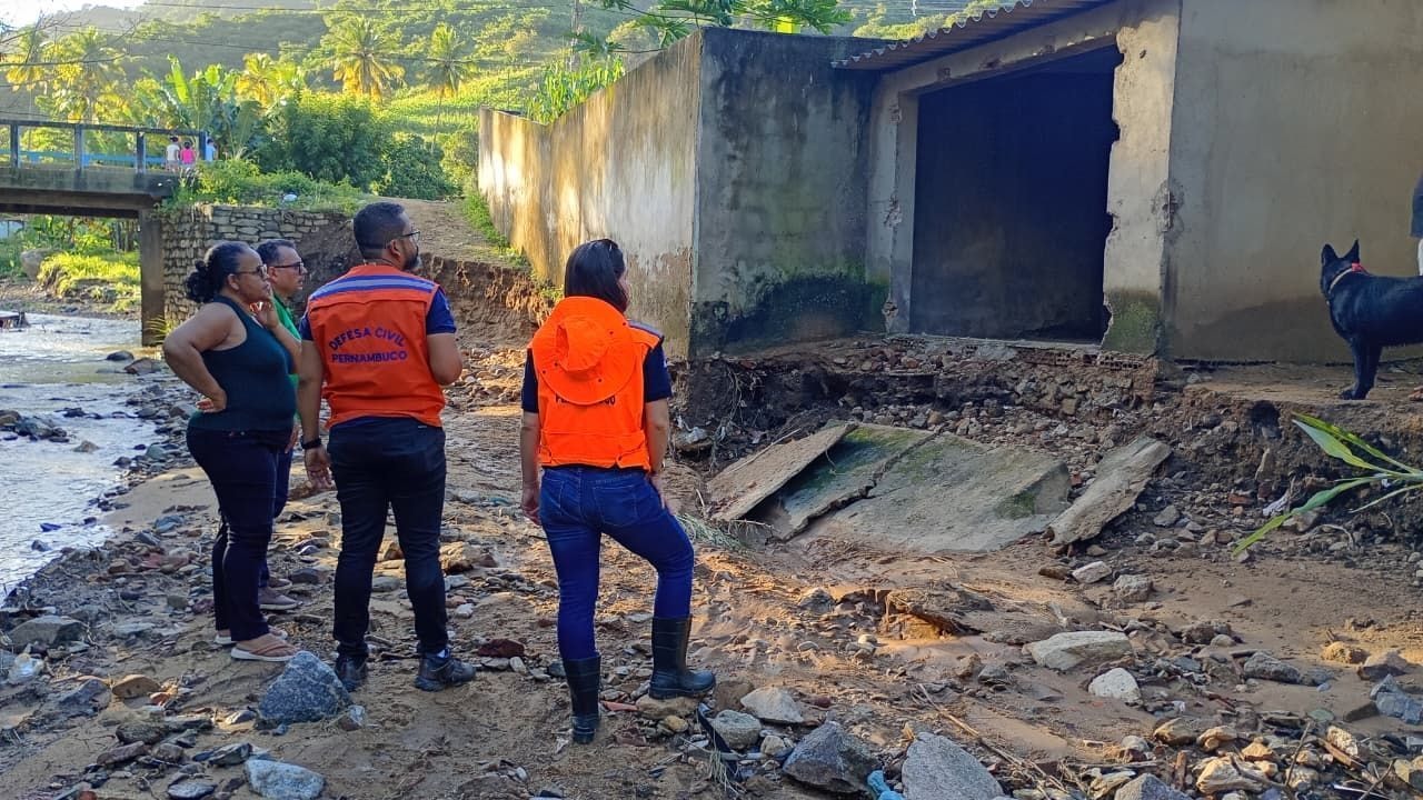 Defesa Civil reforça alerta para temporais e inundações de rios no RS