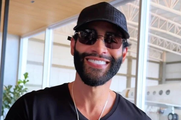 Prefeito chama Gusttavo Lima de "ladrão" e pede R$ 1,3 milhão por show