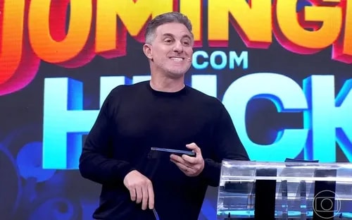 Dança dos Famosos: Luciano Huck faz suspense e revolta Lívia Andrade