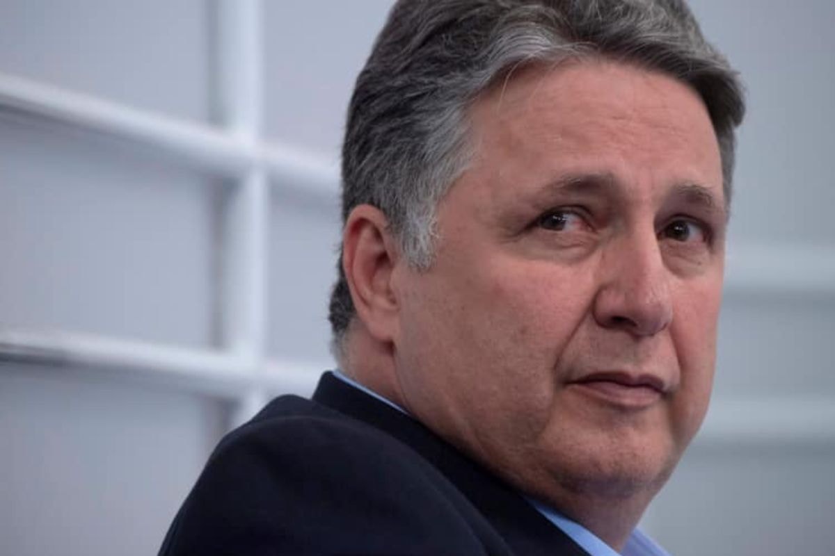 Juiz determina que Garotinho cumpra sentença que suspende direitos políticos