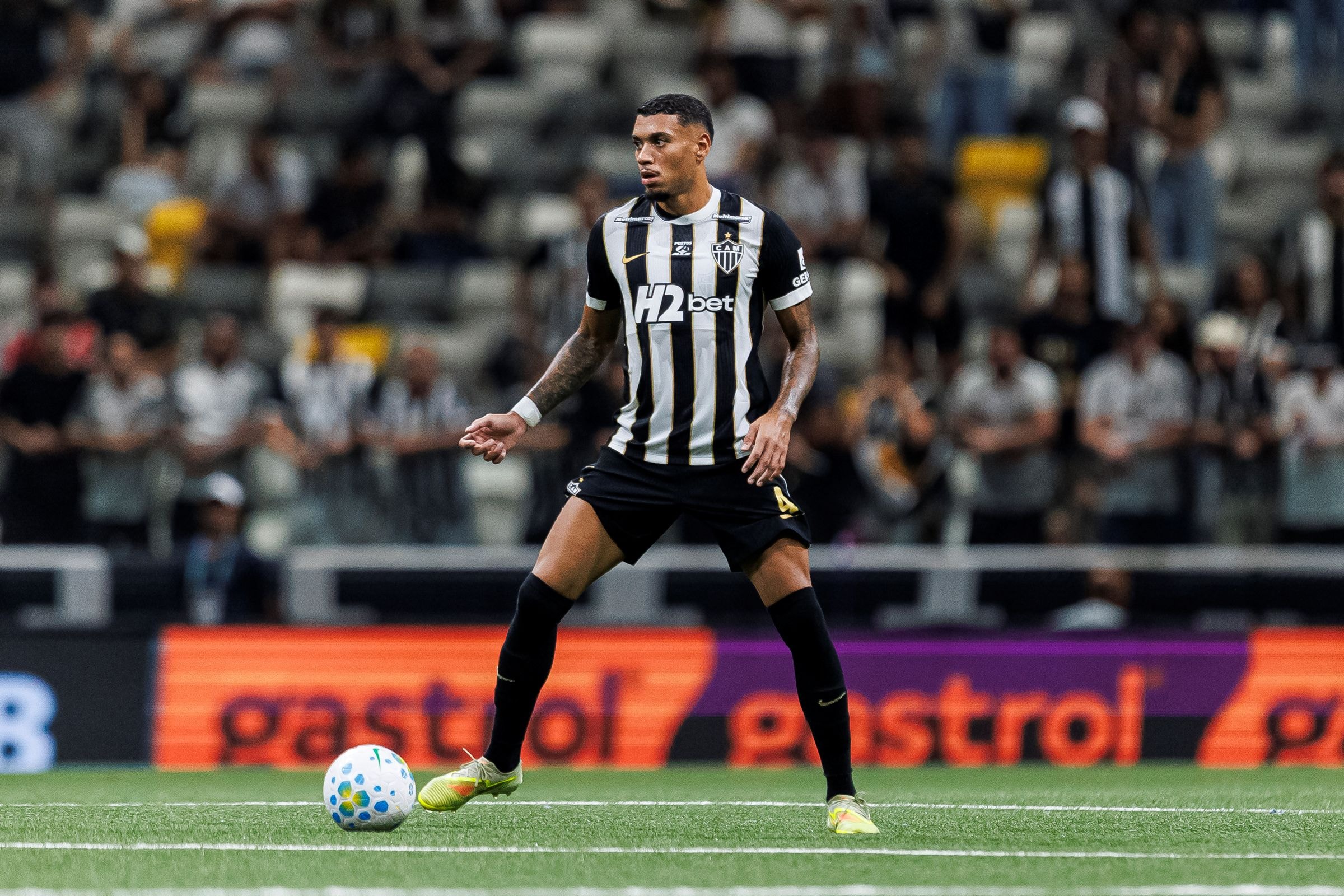 STJD aplica advertência a Ruan Tressoldi por empurrão em Gabigol