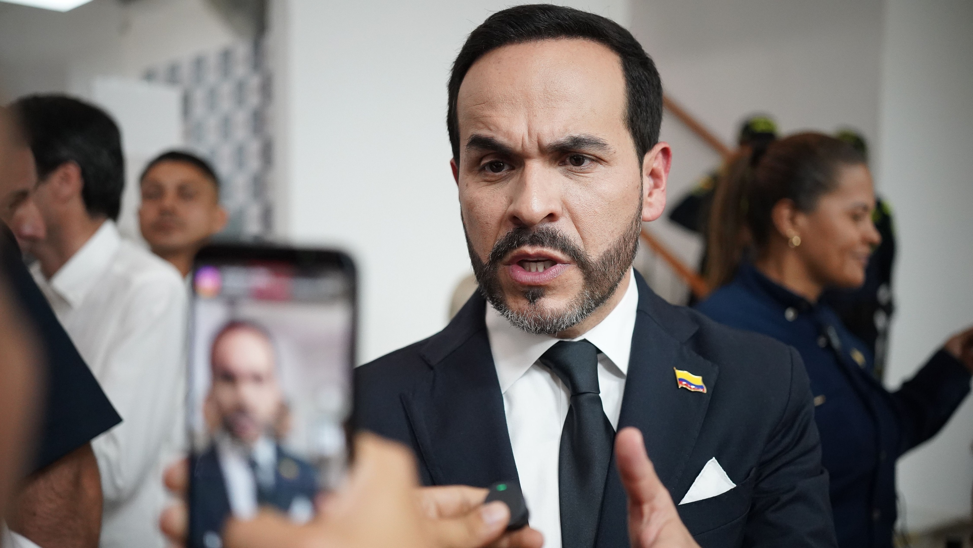Abelardo de la Espriella toma posse como presidente da Colômbia