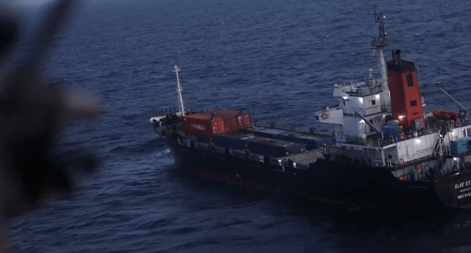 Embarcação ligada ao Japão atravessa Estreito de Ormuz, diz Tóquio