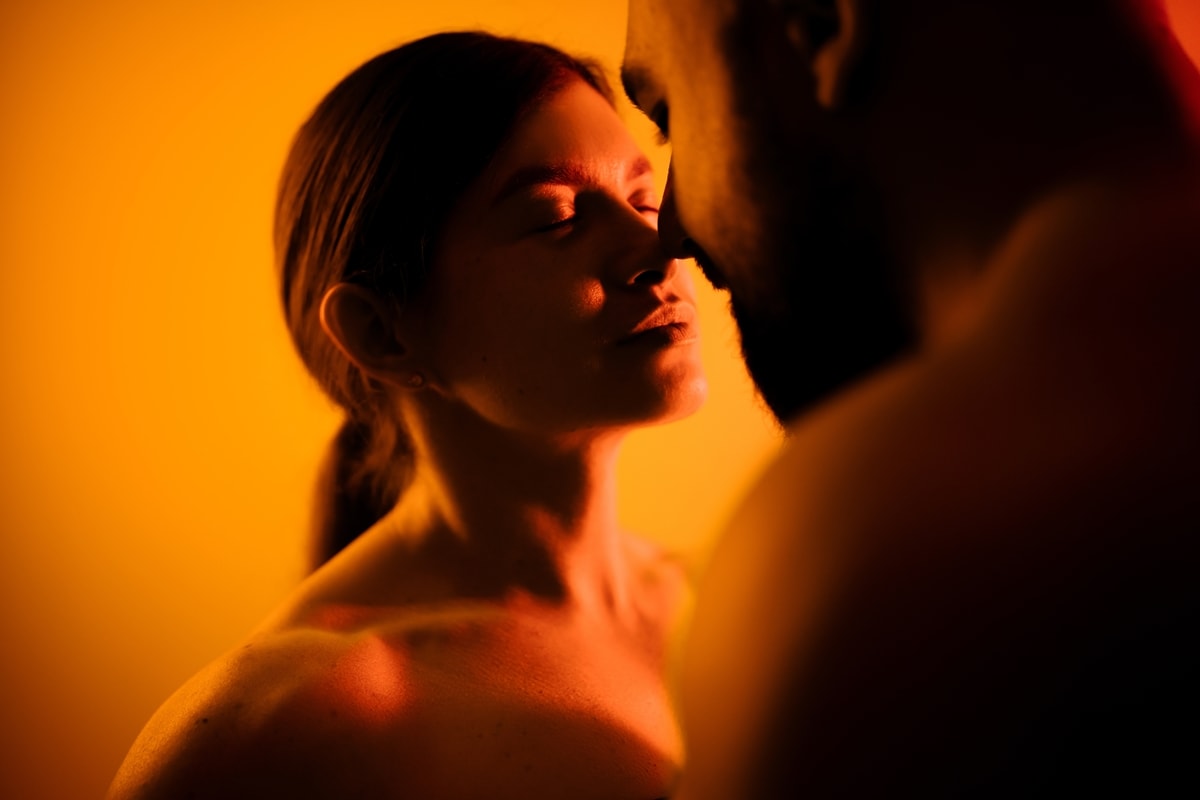 Orgasmo simultâneo: 5 posições e dicas para o casal chegar junto ao ápice