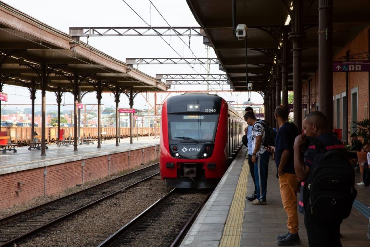 Trivia Trens retoma operação gradual da Linha 13 após falhas e fogo em trem