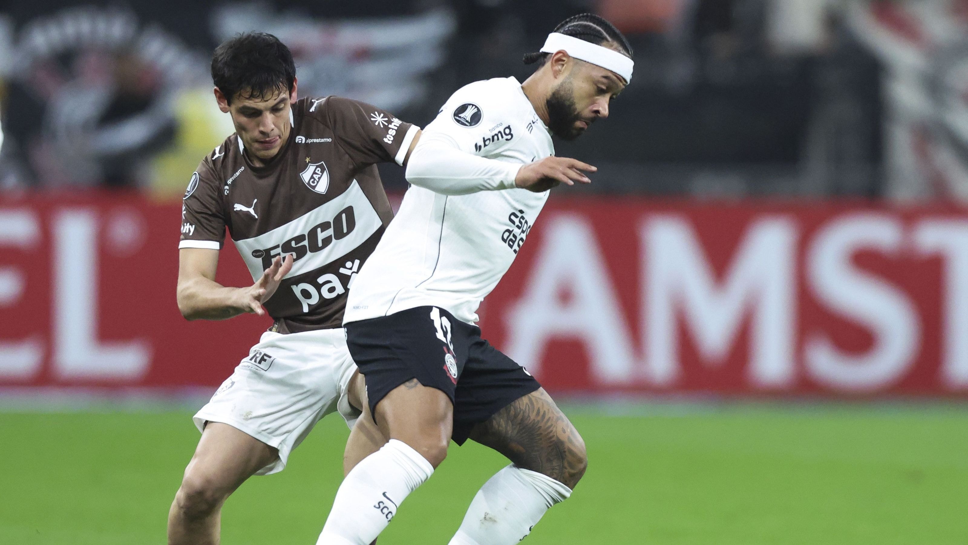 Libertadores: Hugo Souza pede desculpas por erro em derrota do Corinthians