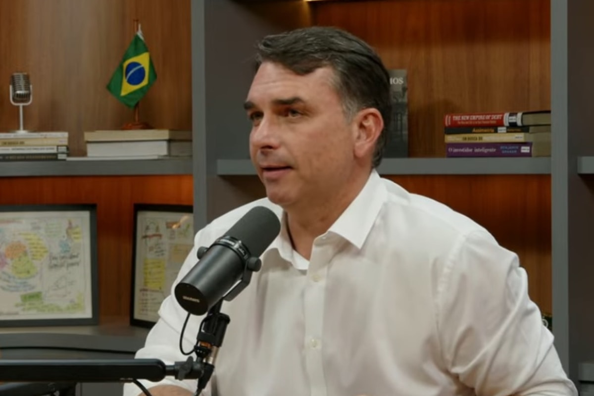 Flávio Bolsonaro diz que indígena não quer ser "animal de zoológico"