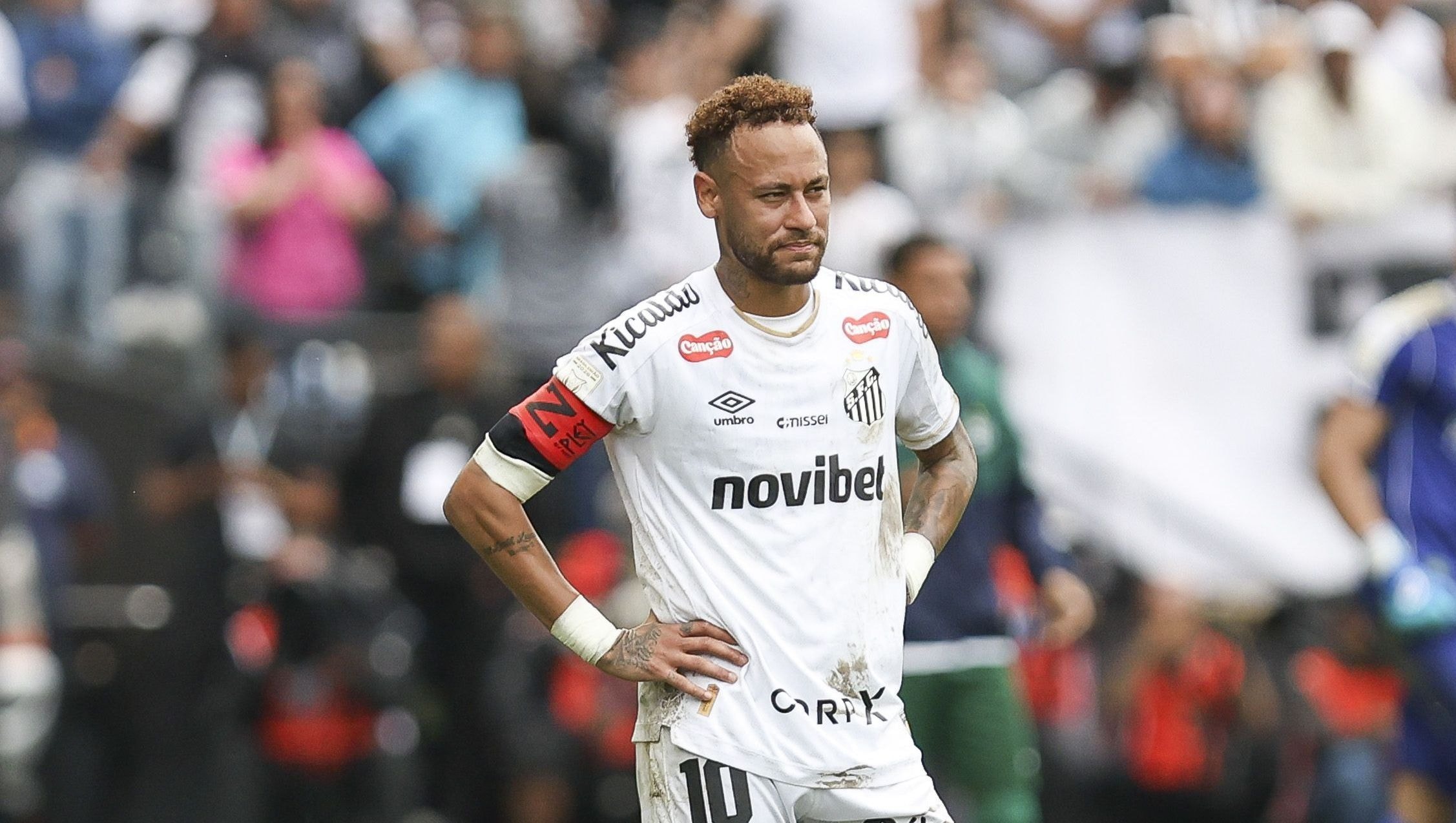 Barcelona encaminha contratação de Anthony Gordon, da seleção da Inglaterra